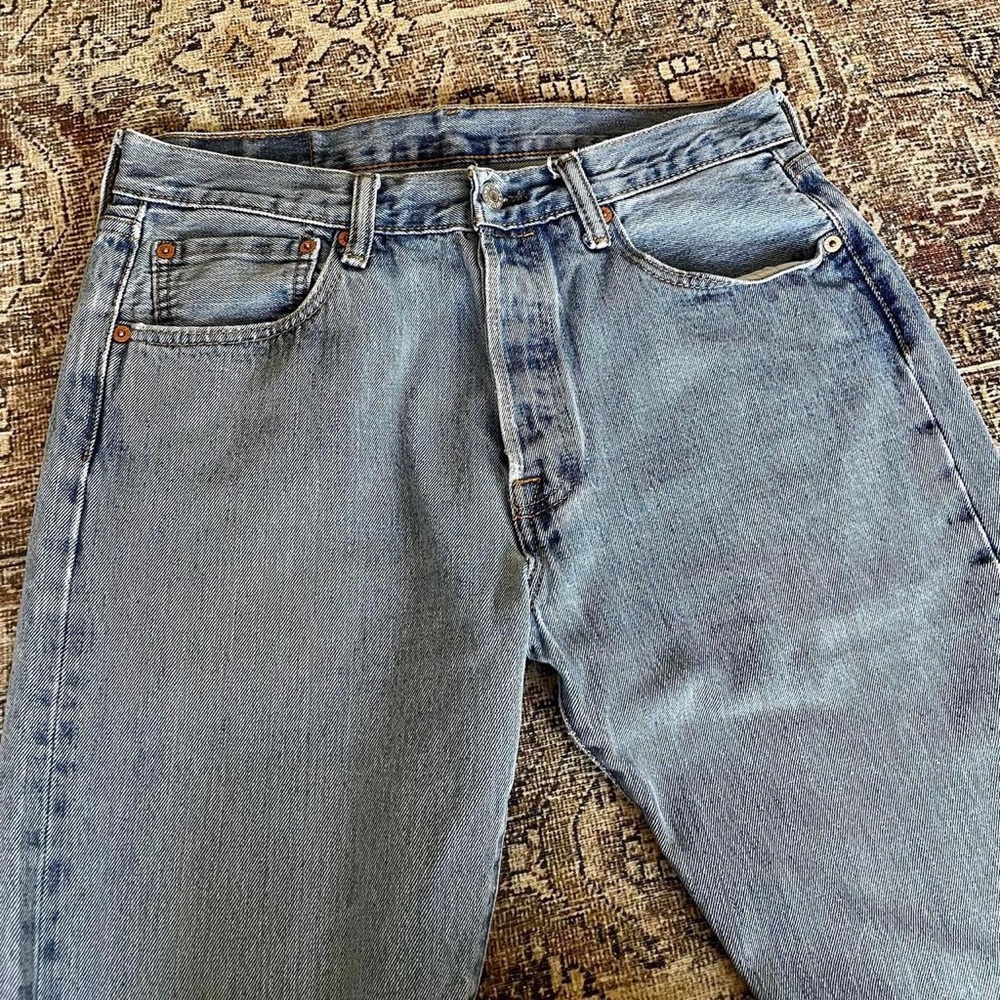 Vintage Levi’s 501 High Waisted Straight Leg Jeans in Light Wash - 32 - Picture 5 of 5
